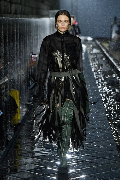 Look 25